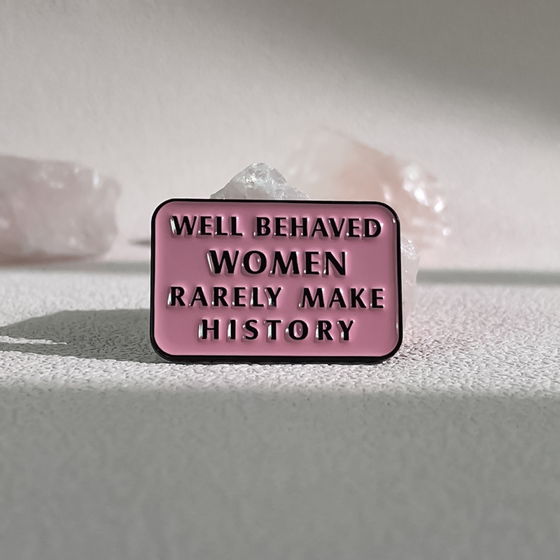Well Behaved Women Rarely Make – Jewelry Making History recenzja i cena