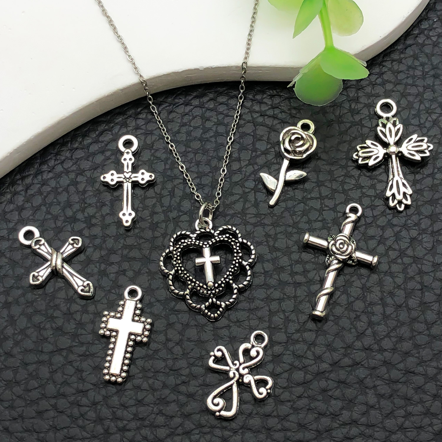 52pcs Assorted Cross Pendants  – Jewelry Making Degree recenzja i cena