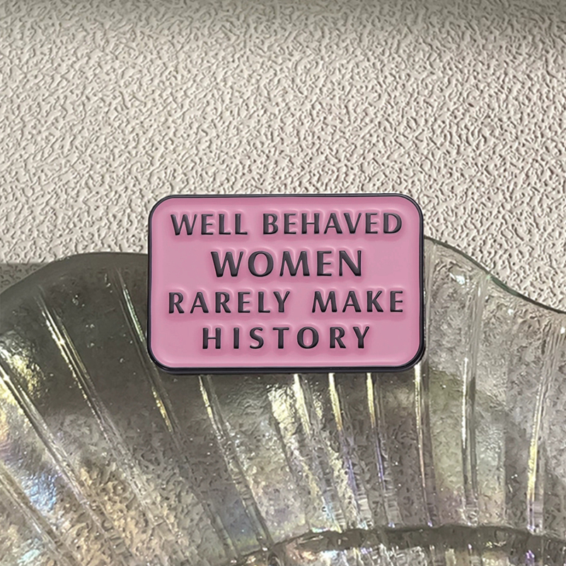 Well Behaved Women Rarely Make – Jewelry Making History recenzja i cena
